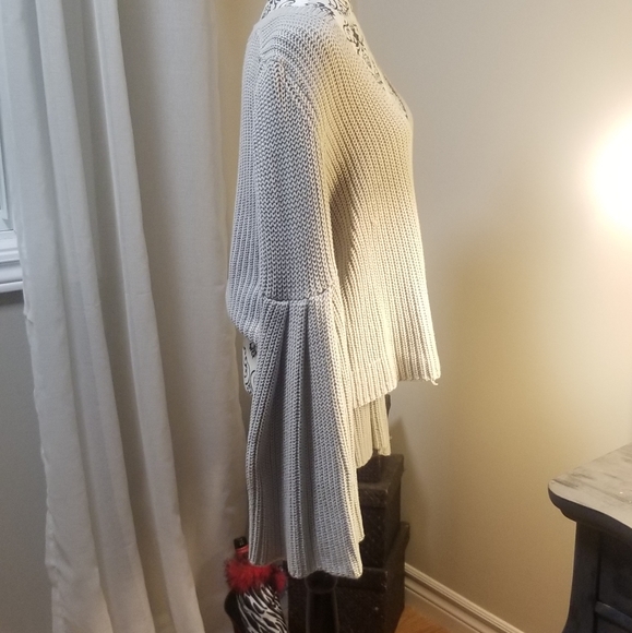 Free People low cut bell sleeve sweater - Picture 3 of 5